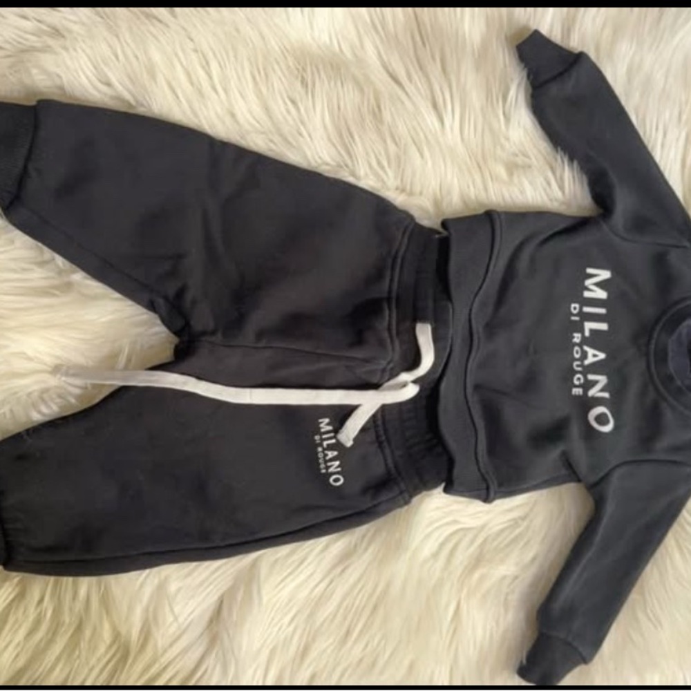 Milano Di Rouge Kids Black Sweatpants Set (PRE-OWNED) in excellent condition
